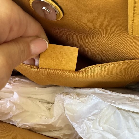 NWT Gucci GG Logo Tote Bag 605614 Yellow Navy Pvc Handbag Stylish Unique - Picture 10 of 10